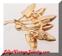 Vintage ART Coral Enamel Nature Leaves Brooch