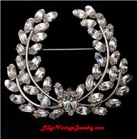 Gorgeous Vintage Rhinestones Wreath Brooch