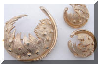 Vintage Gold tone Dotted Feather Brooch Earrings Set