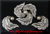 Vintage JOMAZ Rhinestones Pinwheel Feathers Brooch Earrings Set